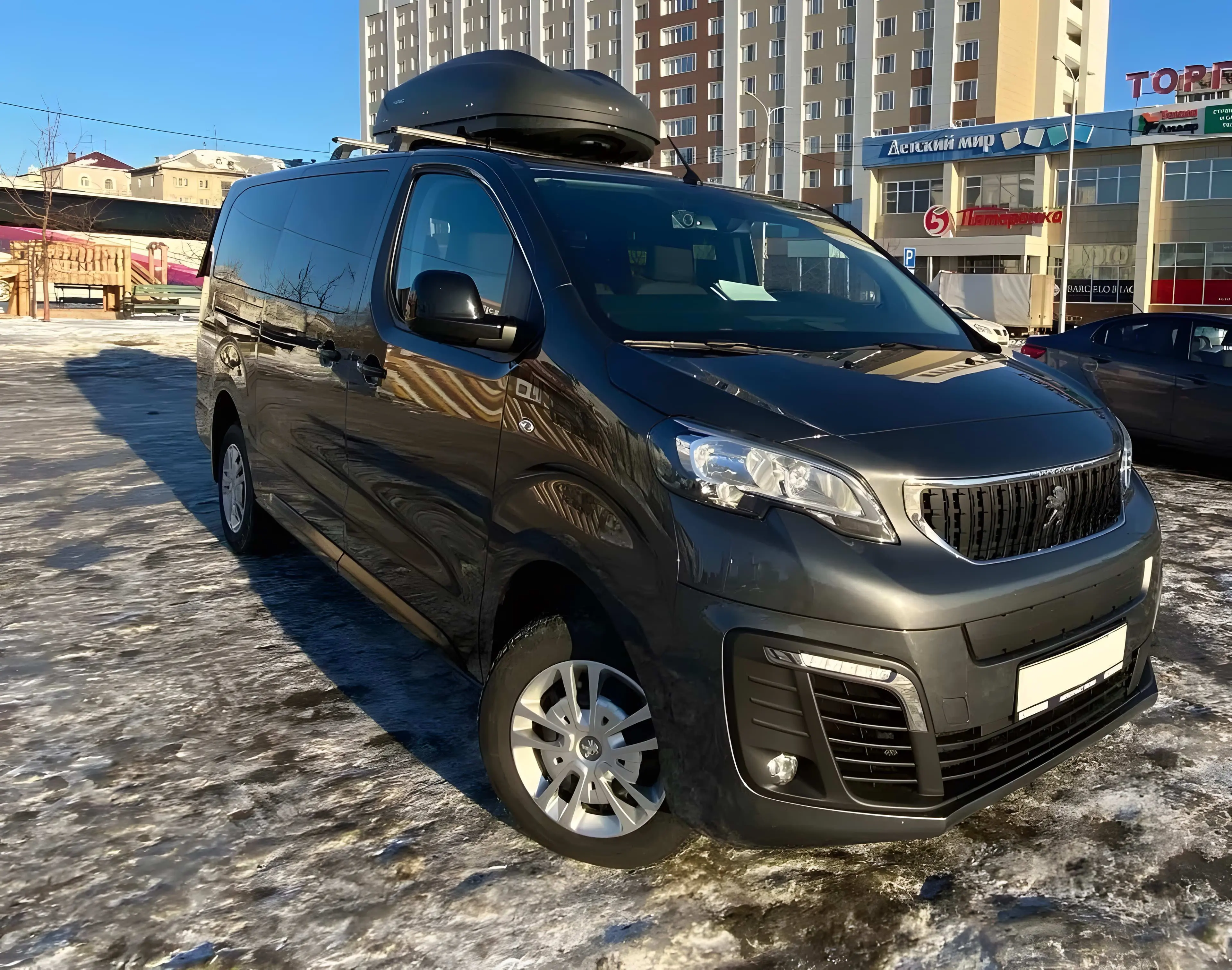 Микроавтобус с боксом